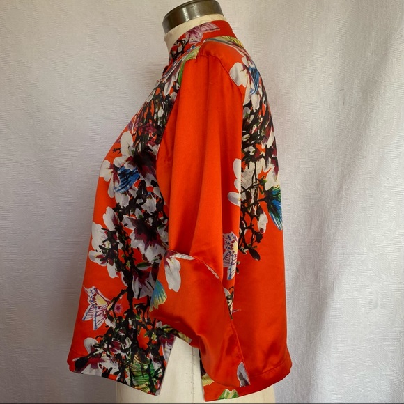 Natori M/L red print kimono sleeve top. - Picture 3 of 5